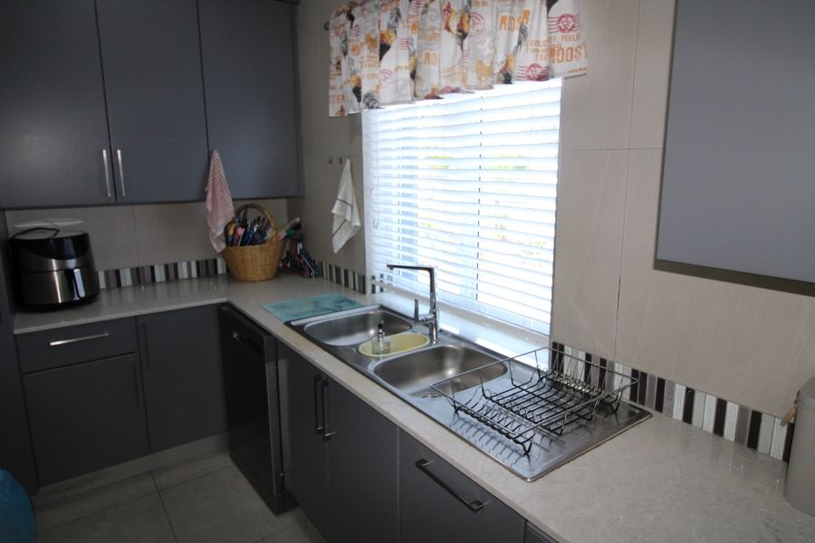 5 Bedroom Property for Sale in Kingswood Golf Estate Western Cape